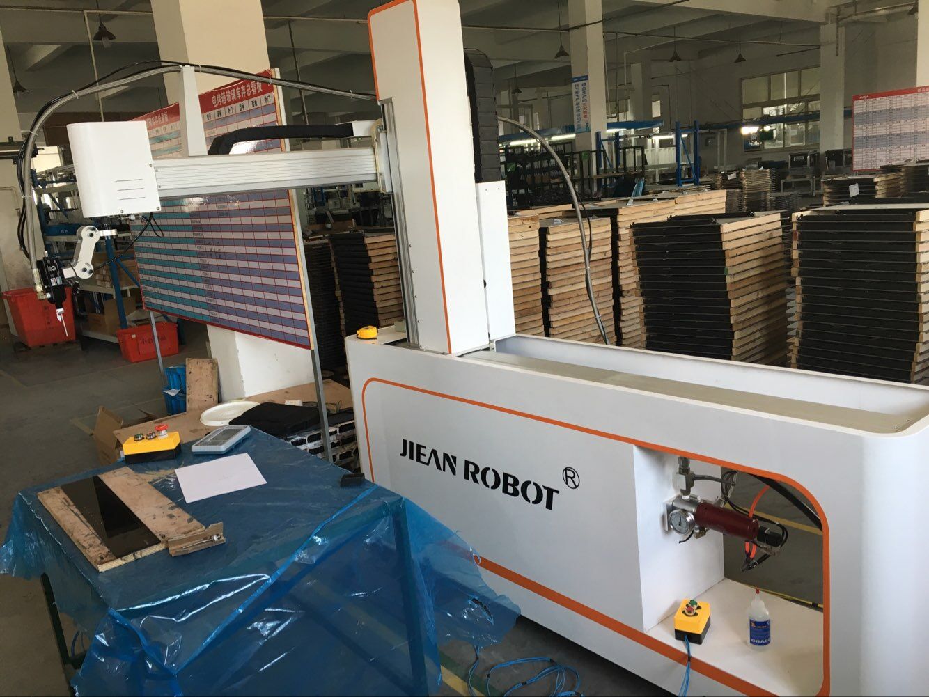 非标定制·四轴自动大型点胶设备【现场视频】