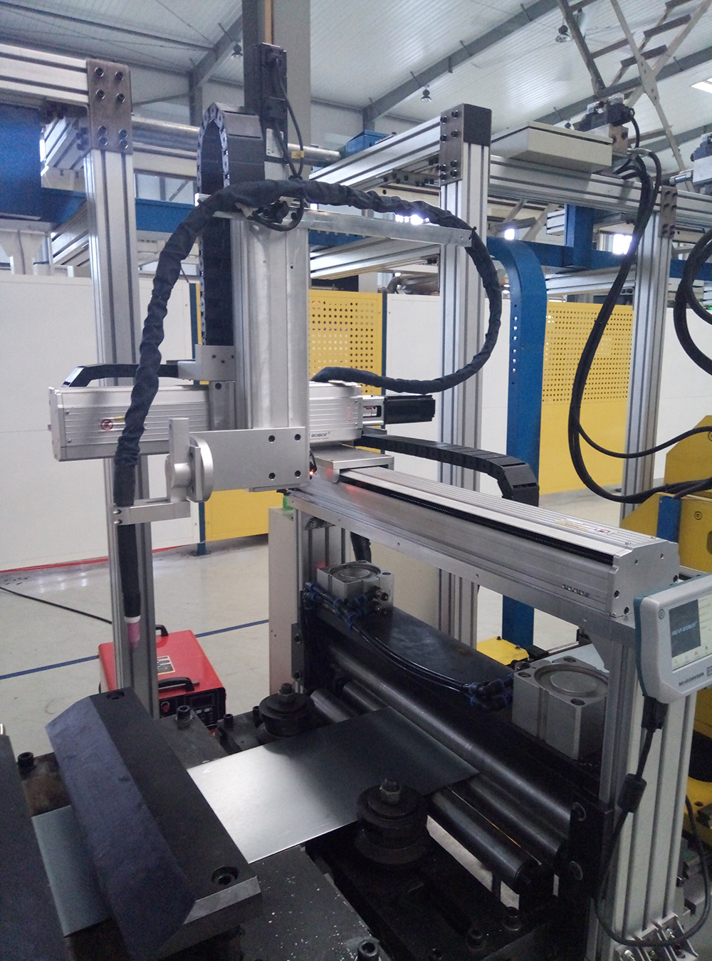 流水线定制三轴焊接机【工作现场】