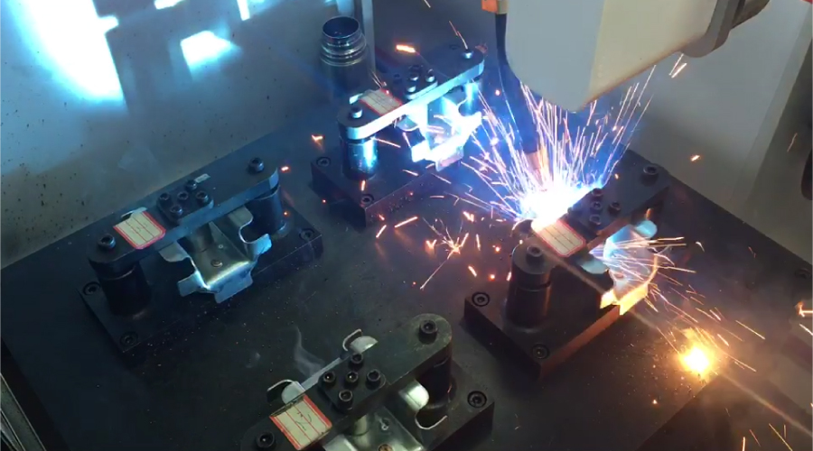 五轴自动焊接机+集成工装【客户现场使用视频】